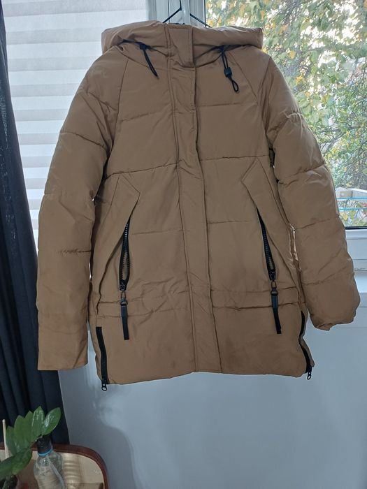 Куртка очень теплая, много не носили, размер М 46-48