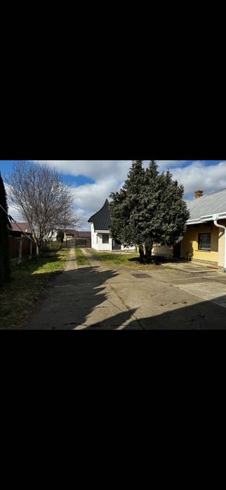 Casa de Vanzare!  Cu toate utilitățile,gradina ,2 garaj,