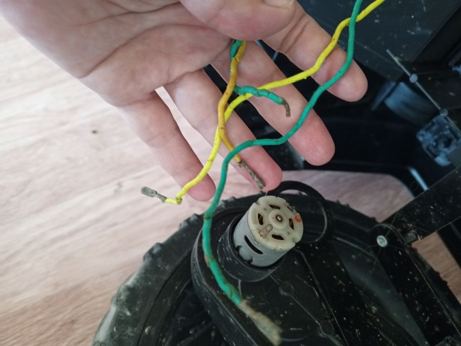 Продам машину джип детскую