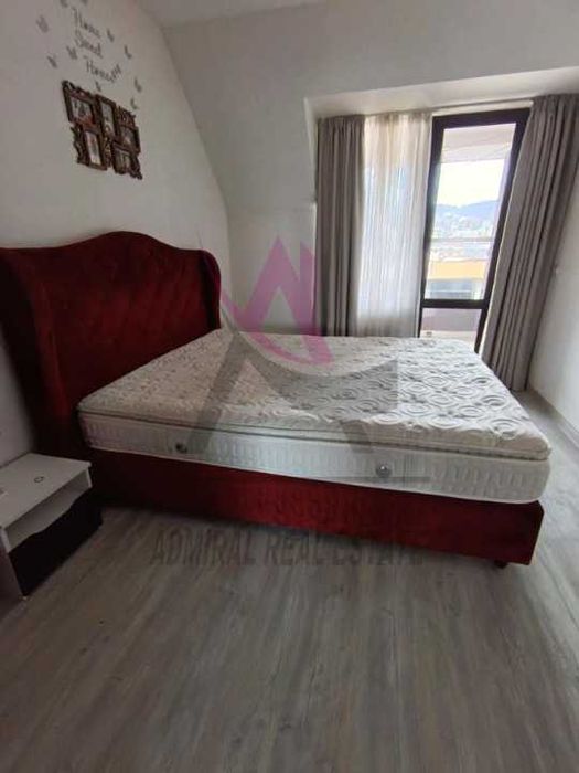 Страхотен -тристаен -Левски