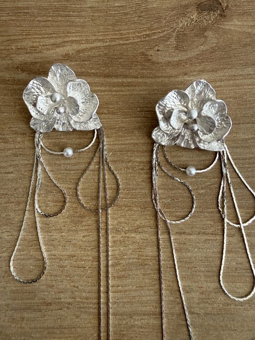 Висящи обеци цветя