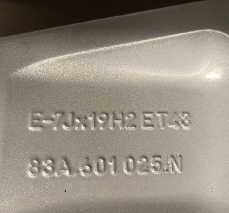 Оригинални нови джанти с гуми летни 19 цола за Audi Q3 SQ3 Нови!!!