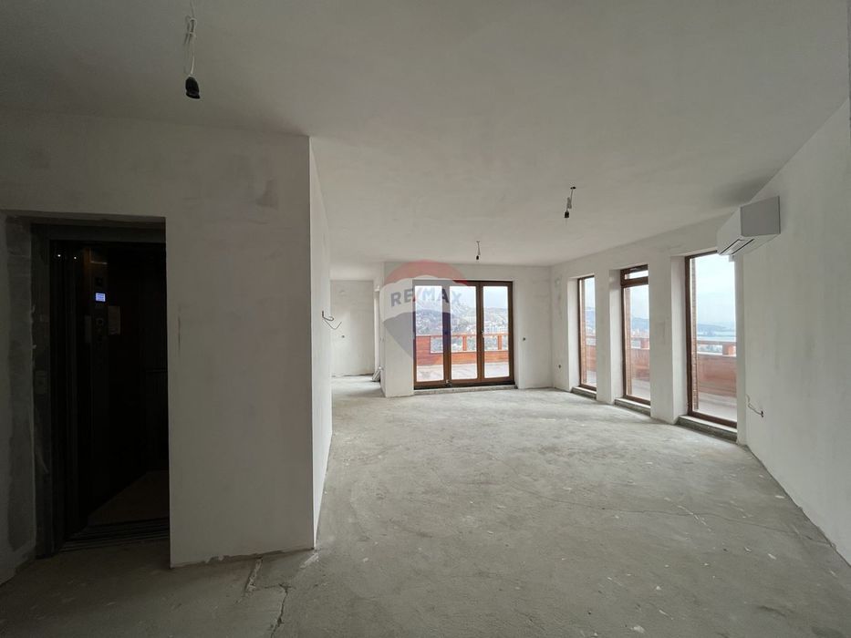 Продава се Тристаен апартамент в Балчик - 214 кв.м за 727 €/кв.м - Снимка #3