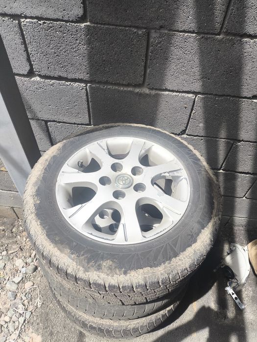 Продам диски шинами  Тойота Камри