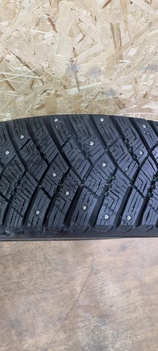Продам Шипованные шины
