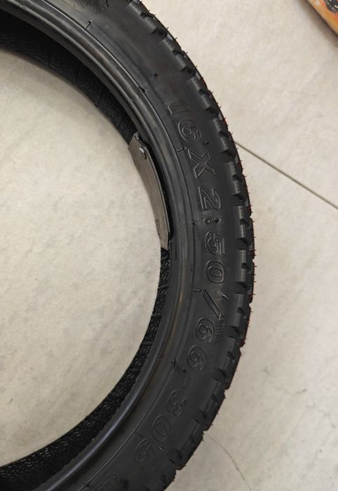 Vand Anvelope 16x2.50 66-305 Tubeless, 
Pentru Scutere Electrice Ztech