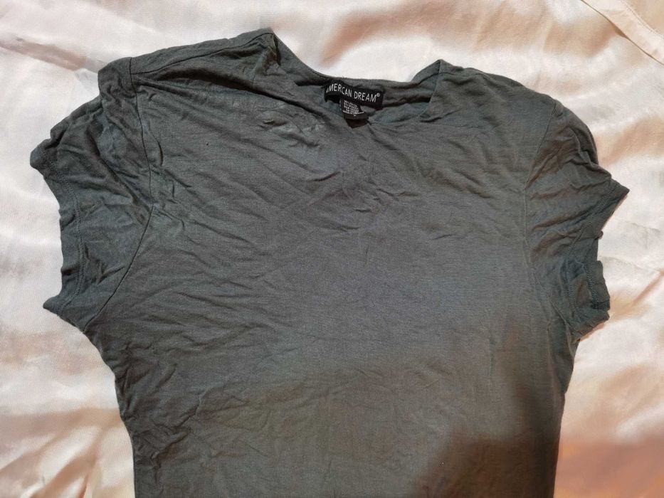 Рокля дълга прилепнала в цвят зелено, отговаря цвета на снимките