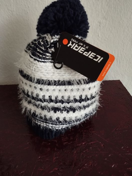 Дамски зимни шапки