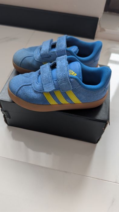 Adidas детски маратонки 27 номер