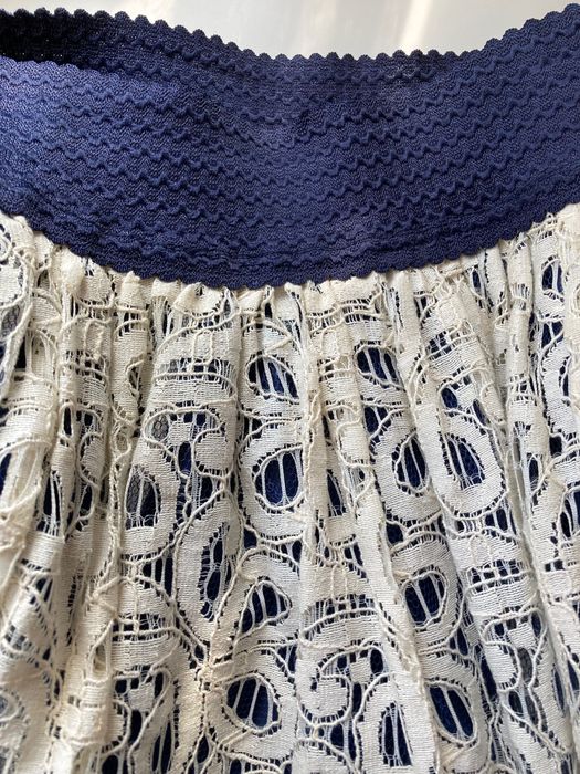 Дантелена пола               .