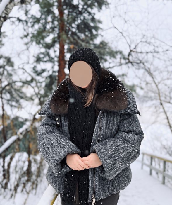 Продаю стильную зимнюю куртку с натуральным мехом!
