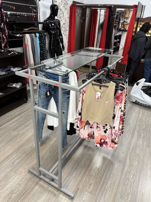 Оборудване за магазин за дрехи