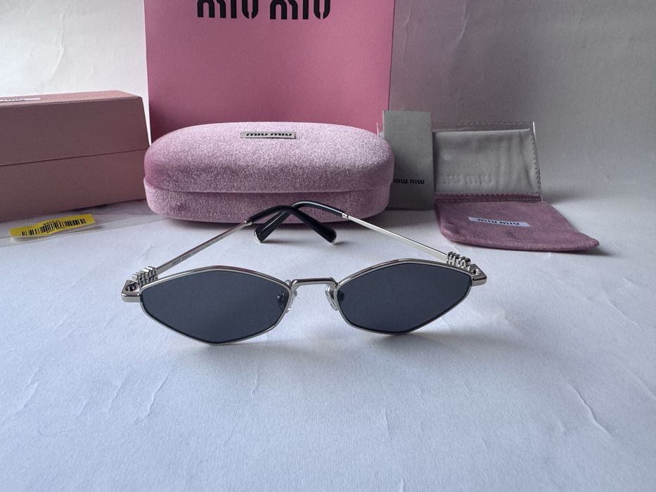 Ochelari de soare miu miu