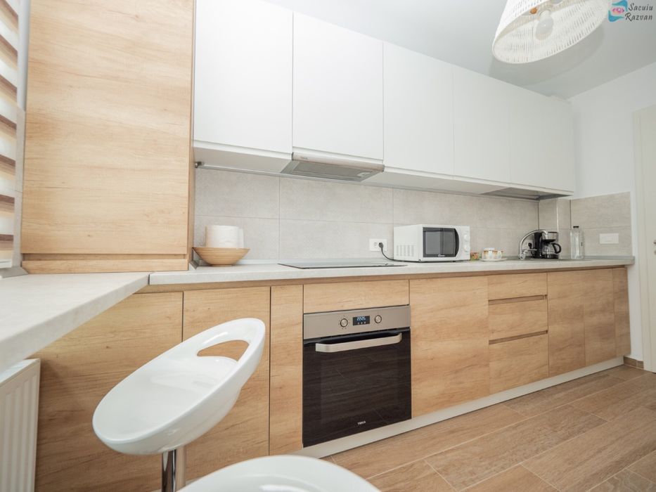 Ava Lounge Lux! Apartament Regim Hotelier Coresi Mall 2 camere