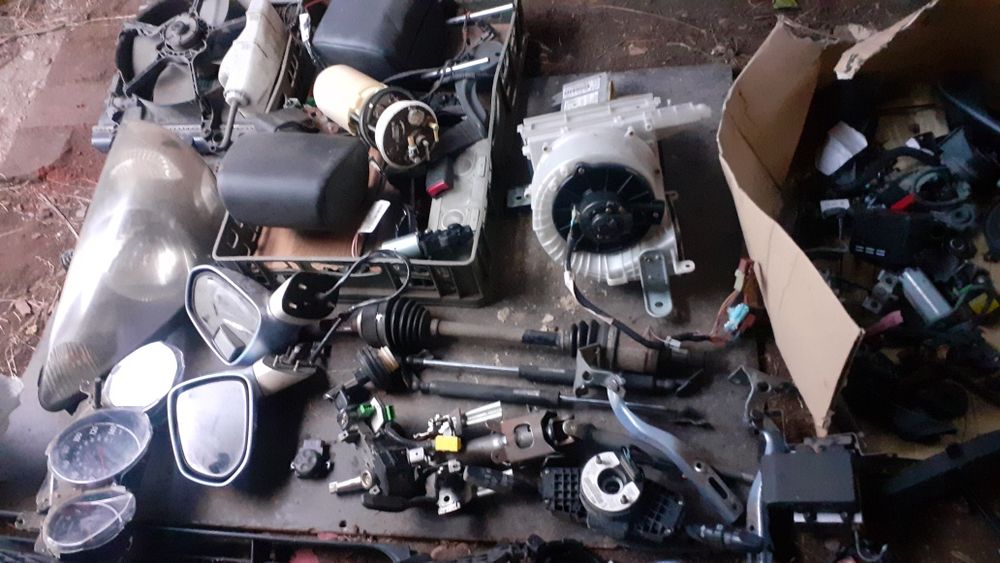 Planetara  masina de Honda Jazz1 oglinzi pompa benzina aeroterma chei