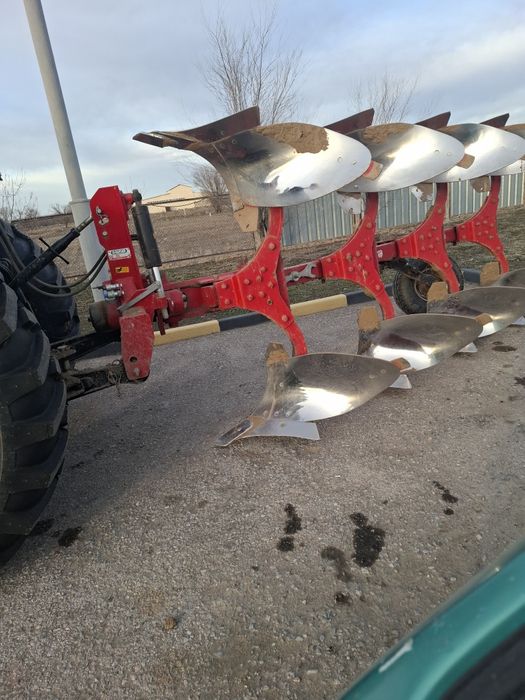 Плуг оборотный 4 корпусной