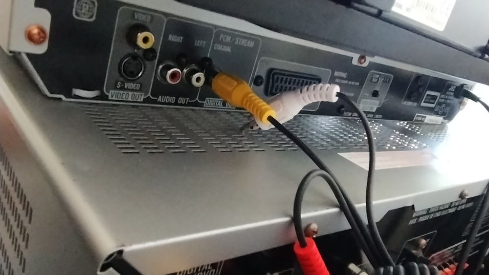 Vând Dvd plus amplificator 5.1 JVC.