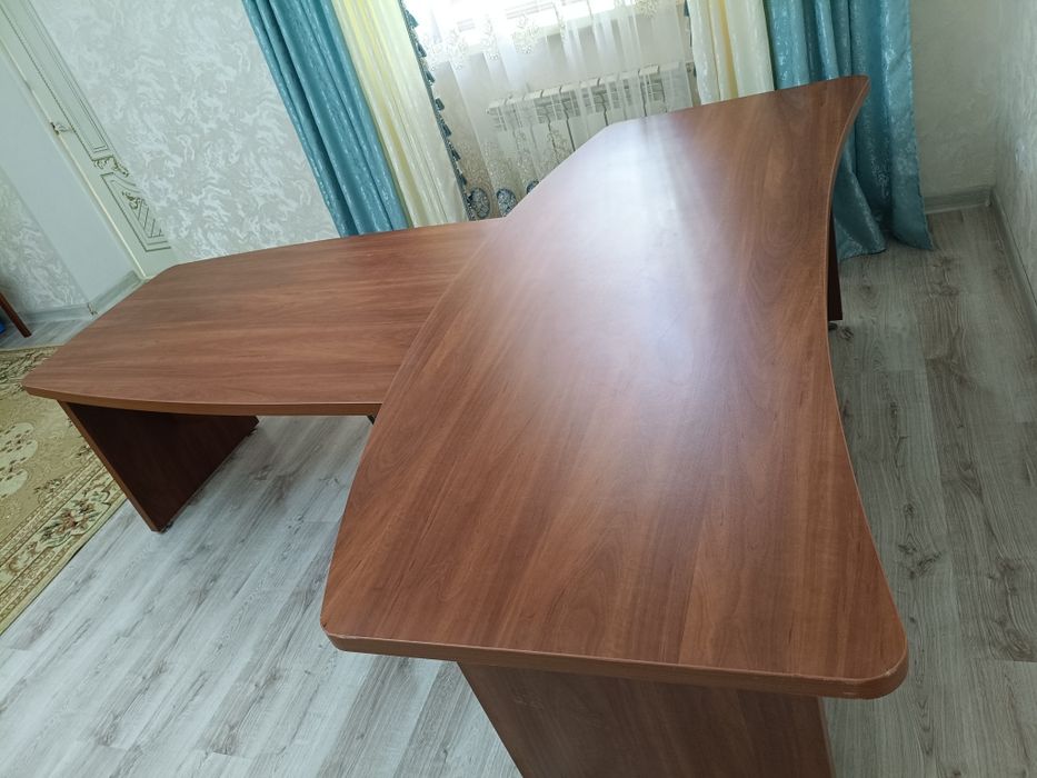 Продается стол руководителя