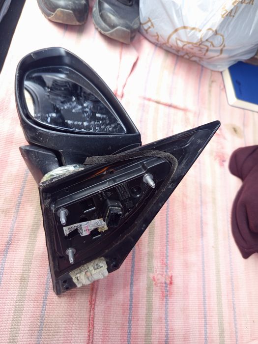 Продам б/у левое боковое зеркало в сборе.