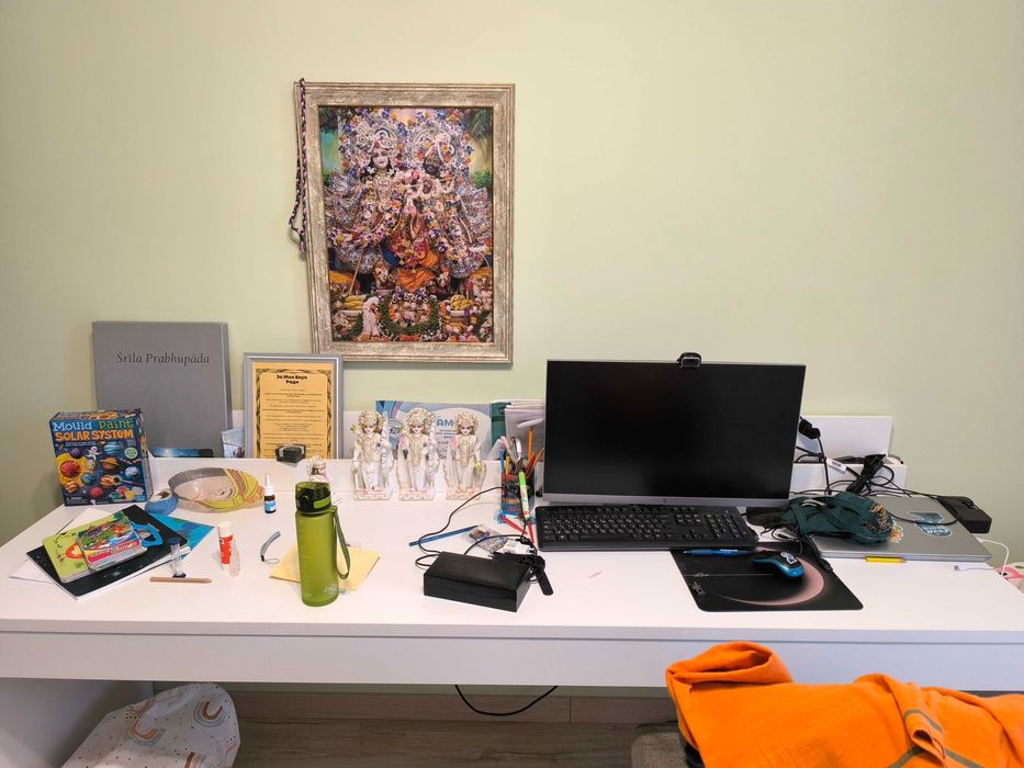 Двуетажно детско легло с бюро