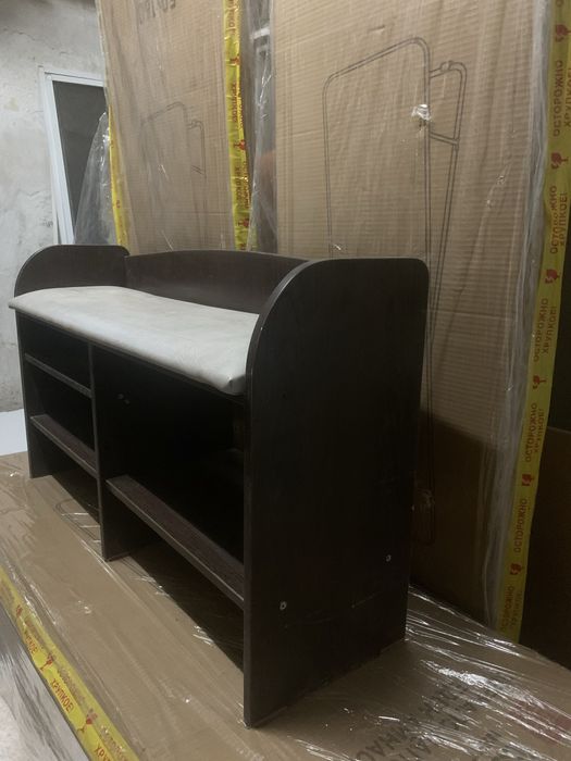 Полочка с сиденьем для прихожей