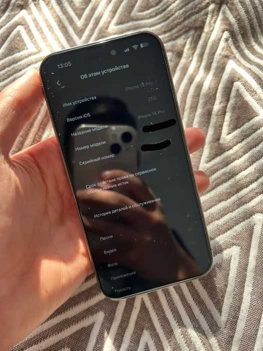 iPhone 14 pro,gold