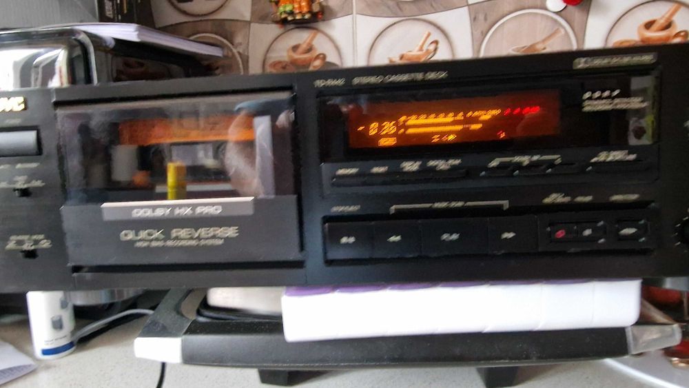 Vand  deck jvc,equlaizer aiwa,amplificator sony,impecabile.