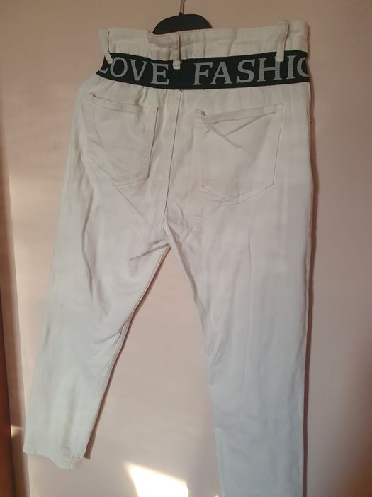 Два чифта дънки бяли и черни