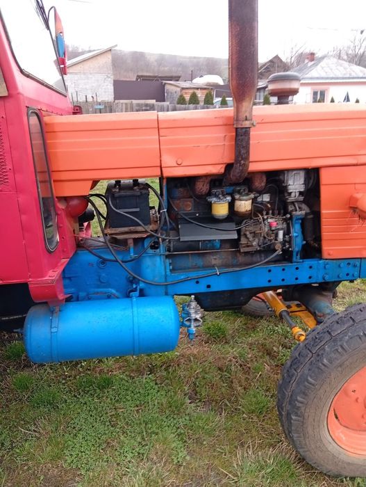 Tractor U 650 cu plug 3 brazde +cositoare mare 1,85 .toate sunt impecabile in stare fff buna de functionare.