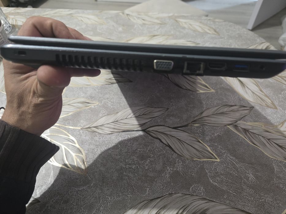 Продавам лаптопа на синът ми