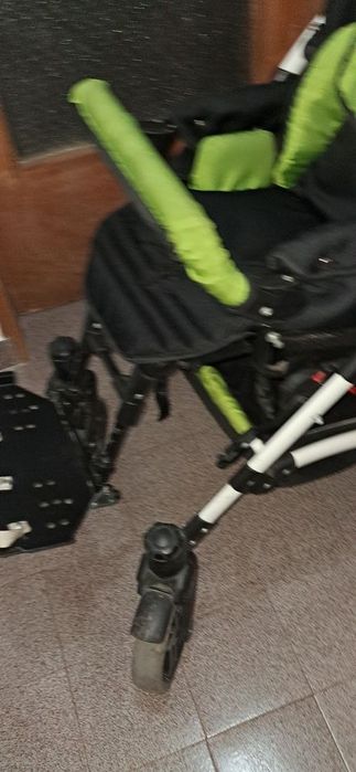 Детска количка за деца с увреждания