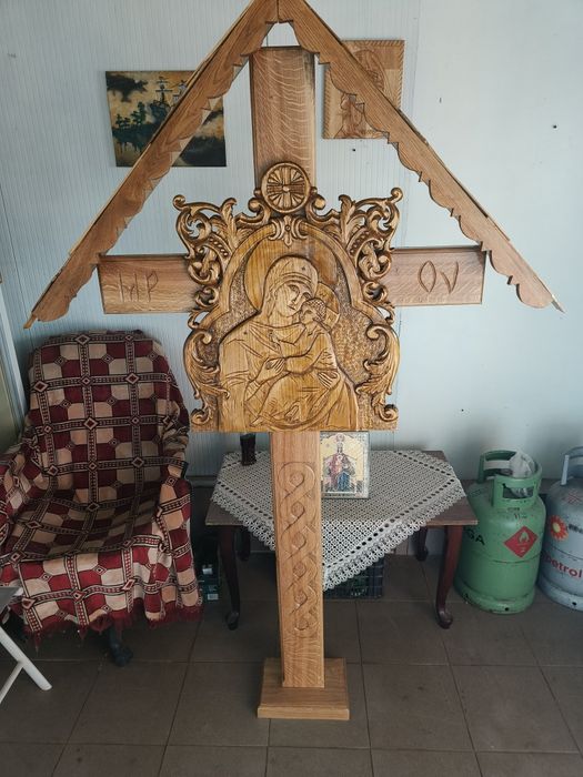Troița lemn sculptata