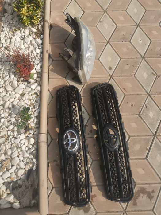 Far stânga grila radiator Toyota rav4 2006/2007/2008/2009