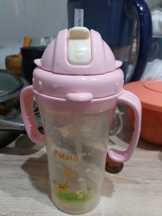 лосины на 1 -2 года 2000 бутылка для кормления 2500 б/у
 кофта 3500
че