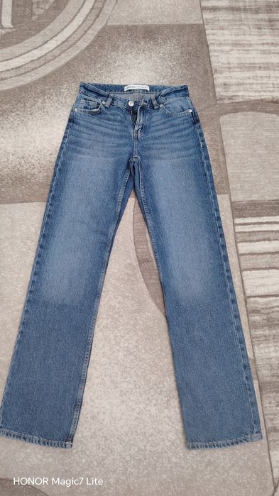 Blugi Bershka mărimea 32