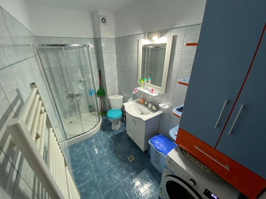 Inchiriez apartament 2 camere,55 mp, parcare inclusa-Floresti