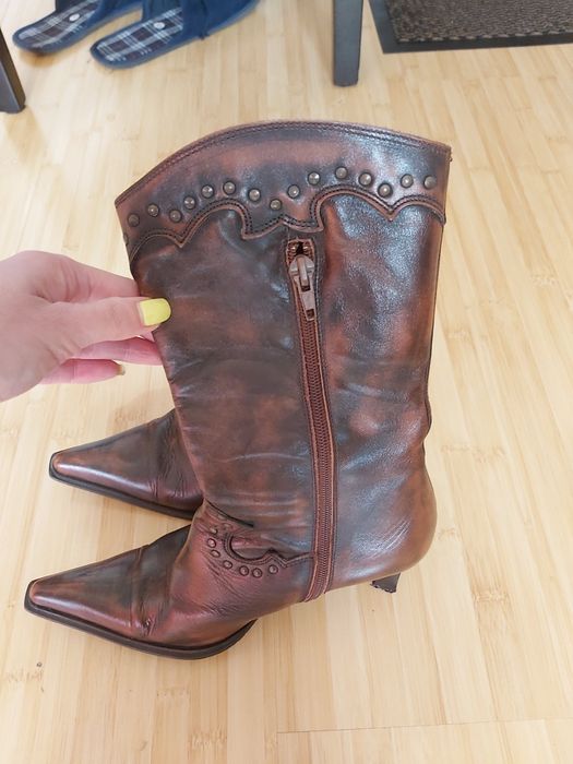 Vand cizme maro piele ,cu fermoar in interior