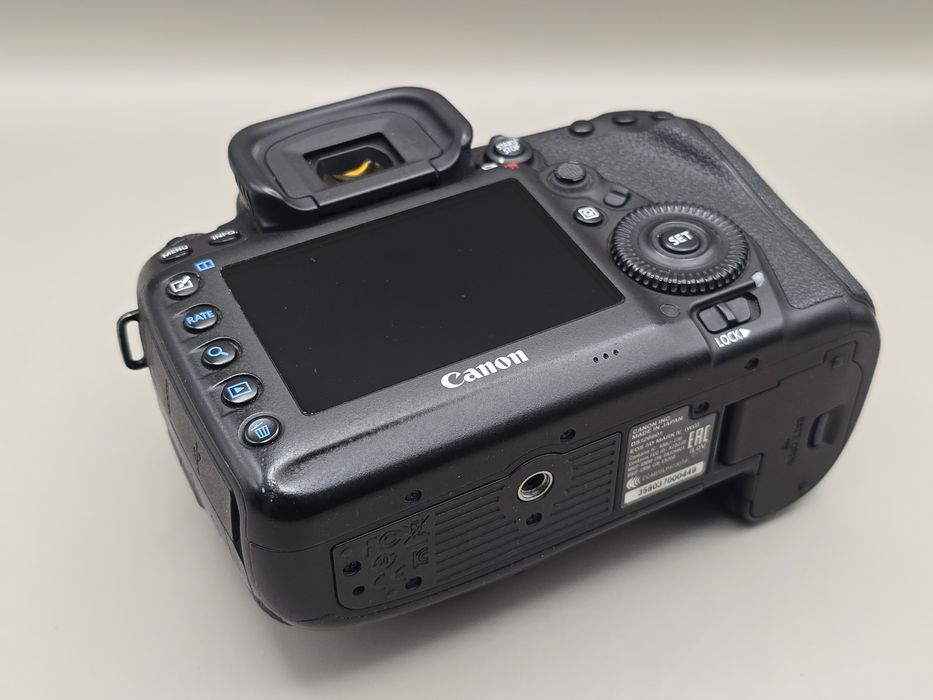Legendarul DSLR canon 5D Mark IV