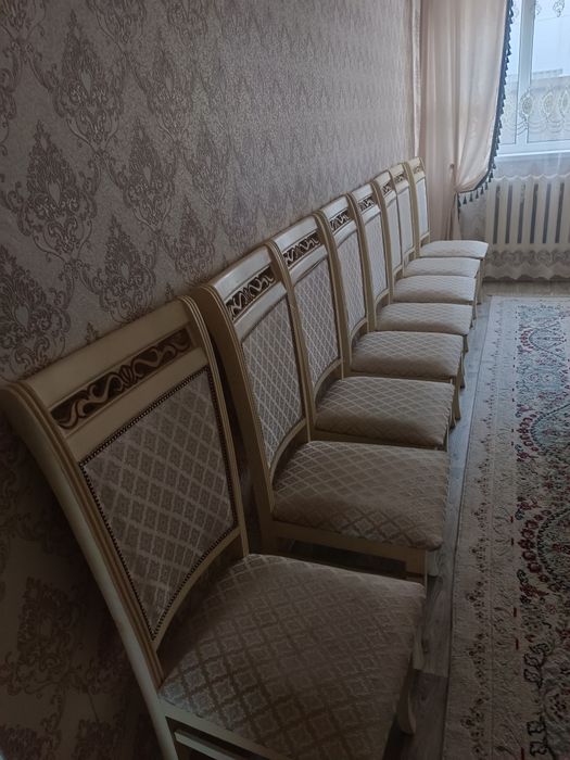 Продам Стол и стулья