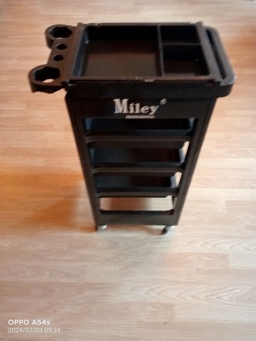 Ucenic coafor Miley folosit