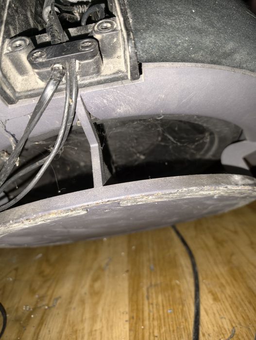 колонка 2 шт очень мощная.