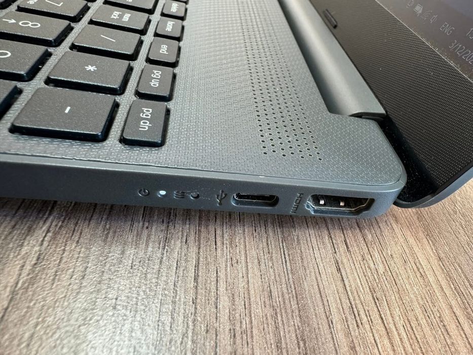 Laptop DELL 15s-eq2015nu