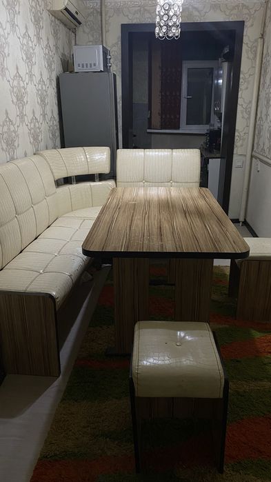 Продам  Кухонный уголок
