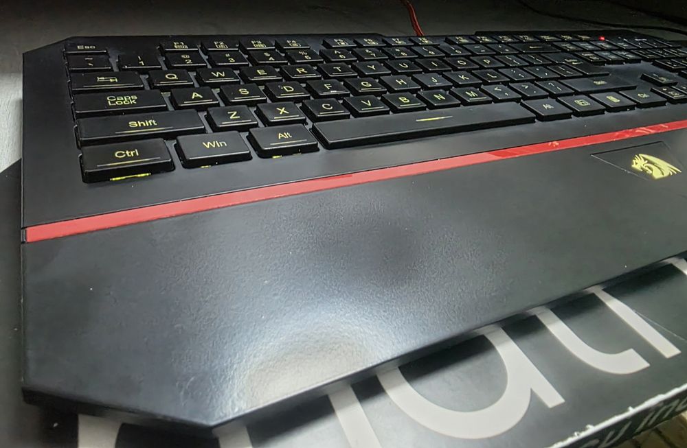 Tastatura iluminata Redragon