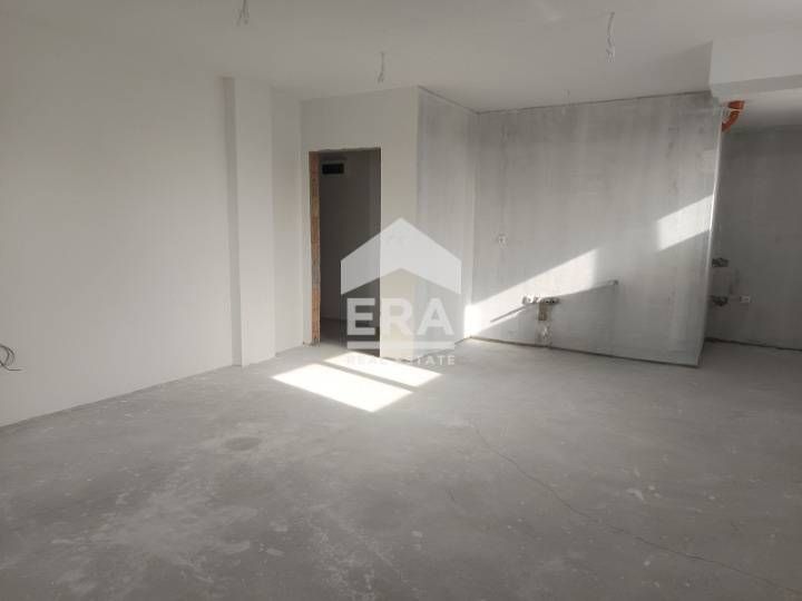 Офис в новопостроена кооперация с Акт 16, в кв. "Изгрев", за продажба,