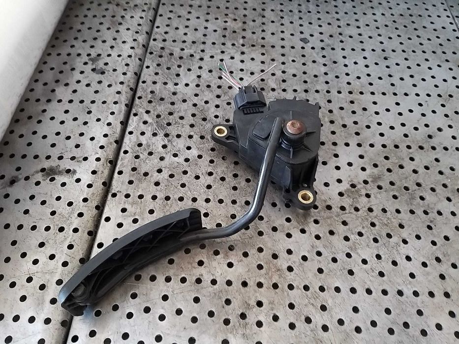 Pedala acceleratie 1.6 b renault megane 2 8200153268