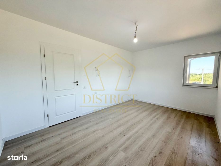 Duplex cu 5 camere si 2 bai, 470 mp teren si 115 mp utili in Ghiroda.