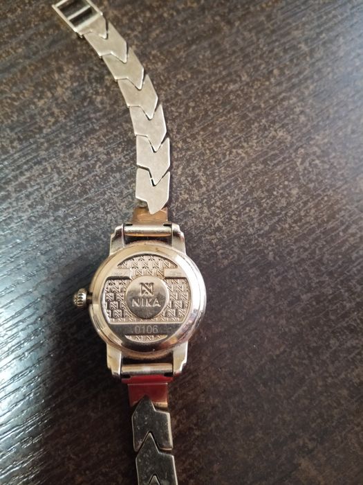 Продам часы женские