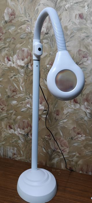 Лампа лупа косметологическая.