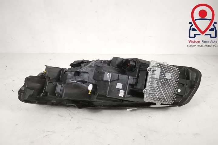 Far Dreapta Original Full Led Adaptiv Premium RT Cu modul Led AVARIAT